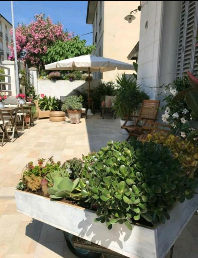 Hotel Lisa Viareggio Kültér fotó